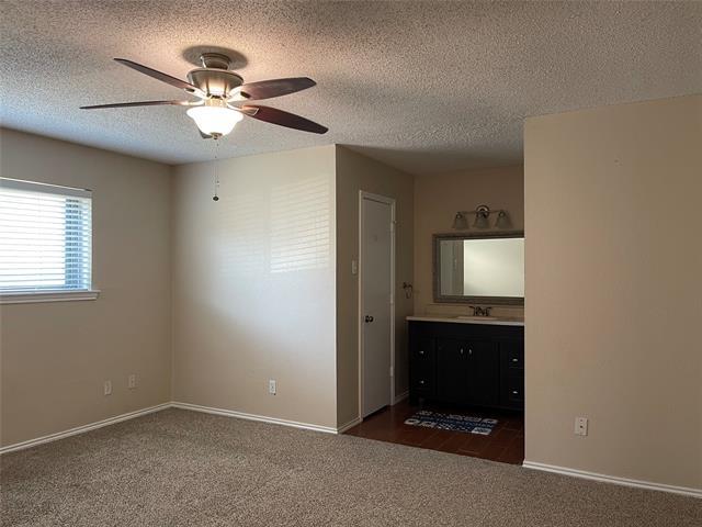 Building Photo - 2409 Stoneleigh Dr