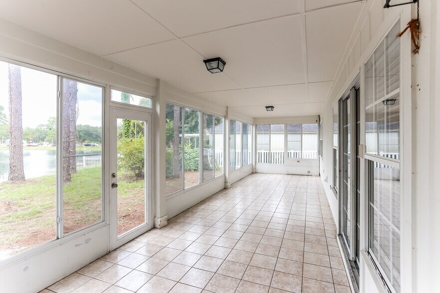 Building Photo - 8181 Loch Lomond Ln