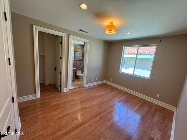 Building Photo - 4960 Chimineas Ave