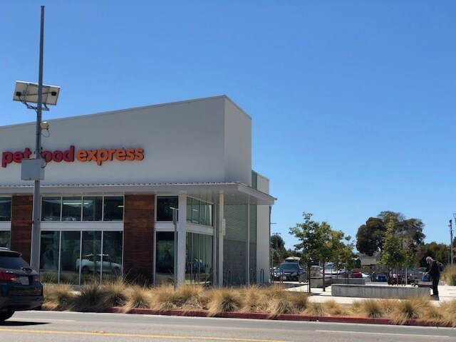 Building Photo - 1110 Stannage Ave