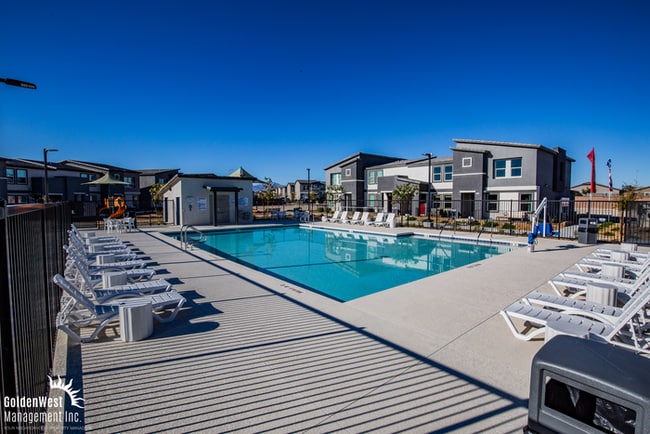 Building Photo - Brand New 3Bdm 2.5Ba Townhome in Aliante!