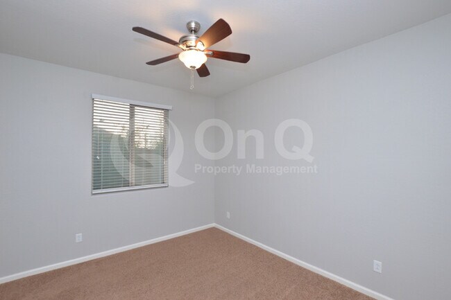 Building Photo - Layton Lakes! 2 story!