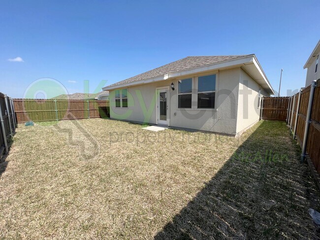Building Photo - Beautiful Brand New  4bed/3 bath House in ...