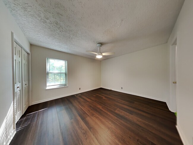 Building Photo - 1012 Patio Dr