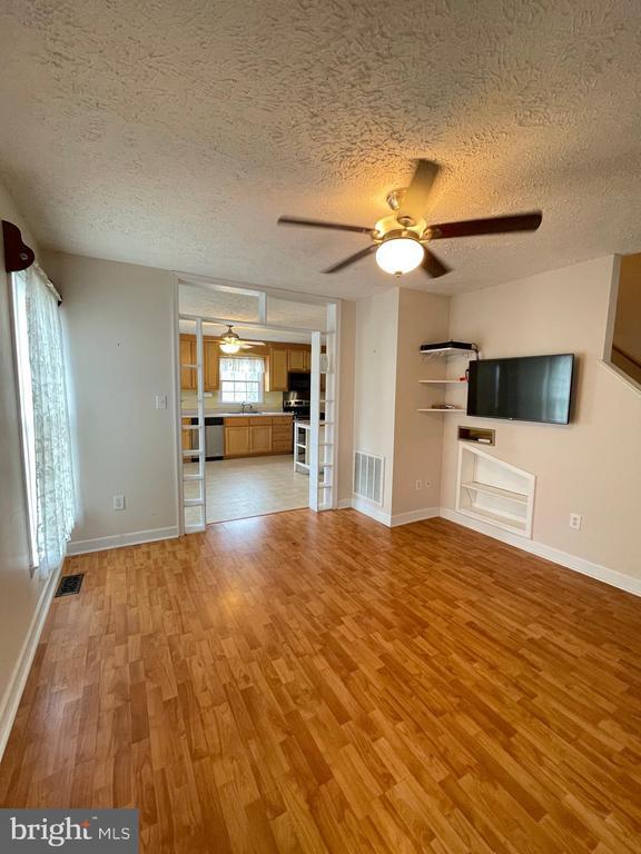 Building Photo - 588 Wakefield Dr