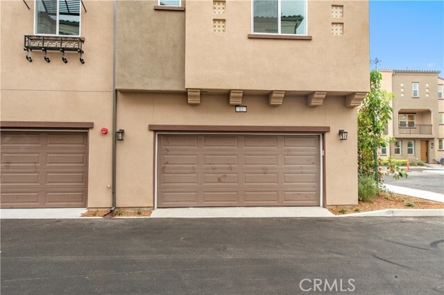 Building Photo - 2215 W Orange Ave