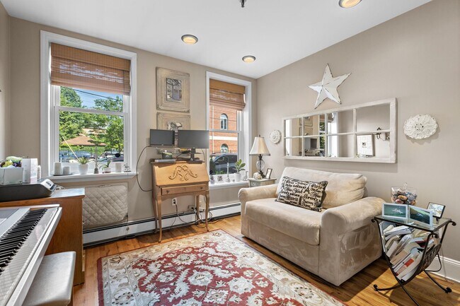 Building Photo - 606 Park Ave
