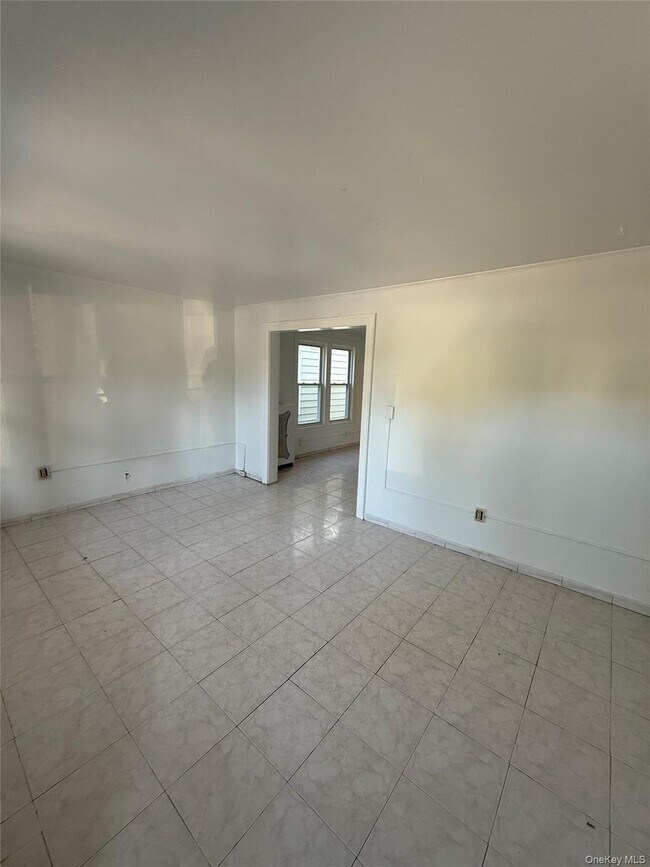 Building Photo - 437 3rd St