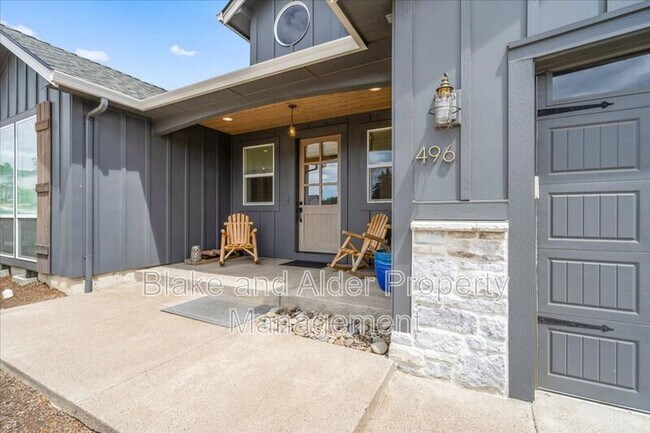 Building Photo - 496 NW Cascade Mountain Dr