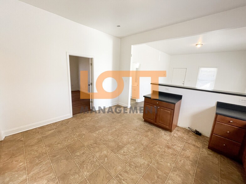 Building Photo - 12 N YMCA ST