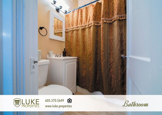 Building Photo - 803 1/2 S Main Ave-