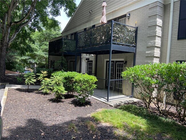 Building Photo - 3527 Essex Ave