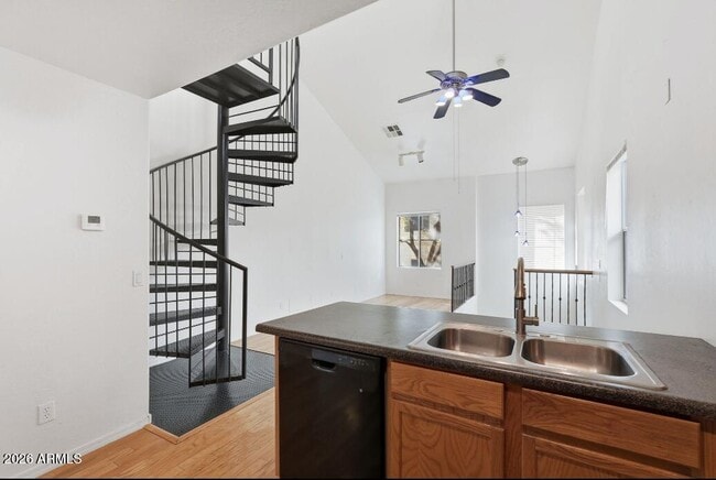 Building Photo - 161 W Campbell Ct