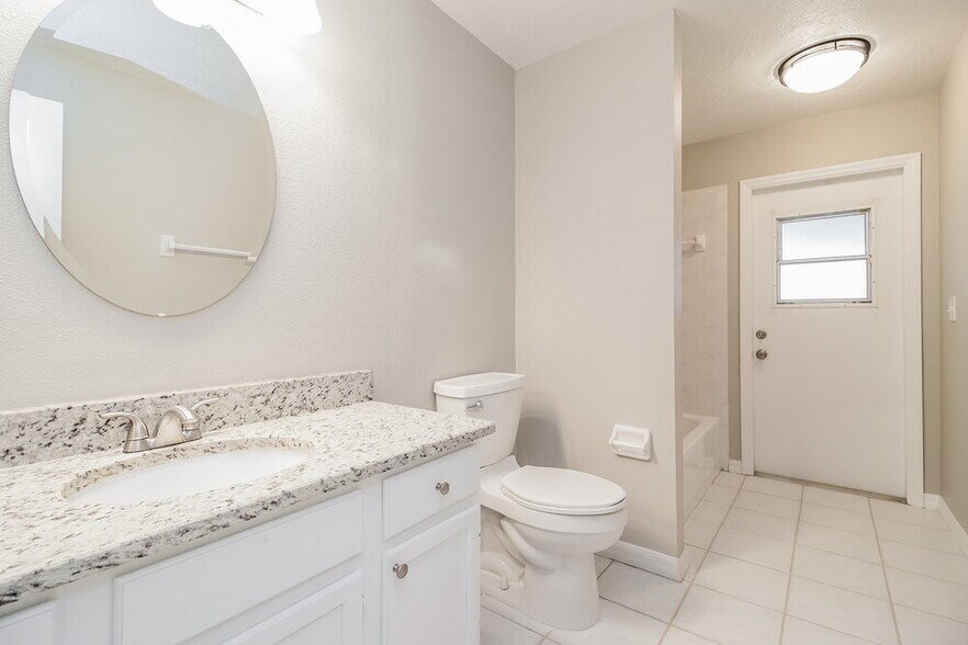 Building Photo - 1230 Glenmore Dr