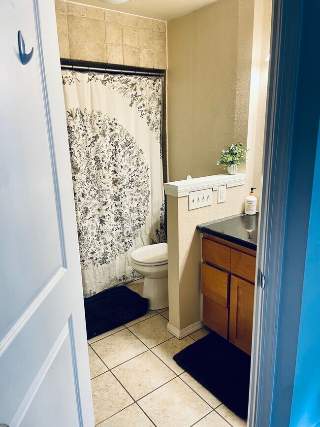 Building Photo - 20390 Fairway Dr