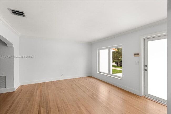 Building Photo - 3018 Coconut Grove Dr