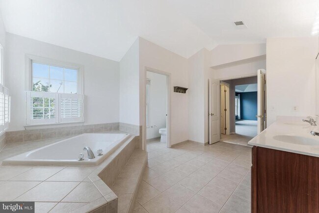 Building Photo - 20152 Boxwood Pl