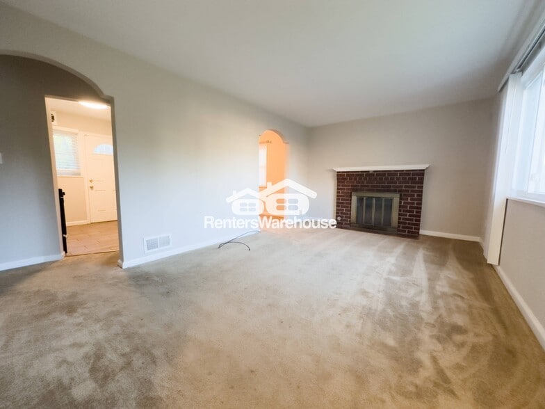 Building Photo - 709 Sheridan St