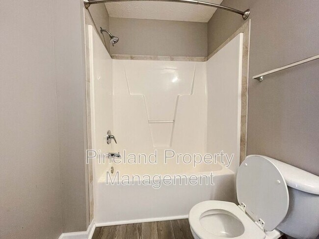 Building Photo - 395 Americana Dr