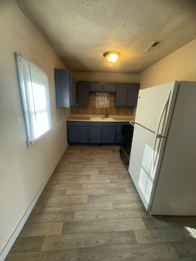Building Photo - Remodeled 3 bedroom 1 bath home available ...