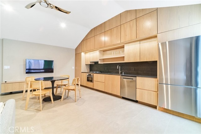 Building Photo - 1119 N Crestview Dr