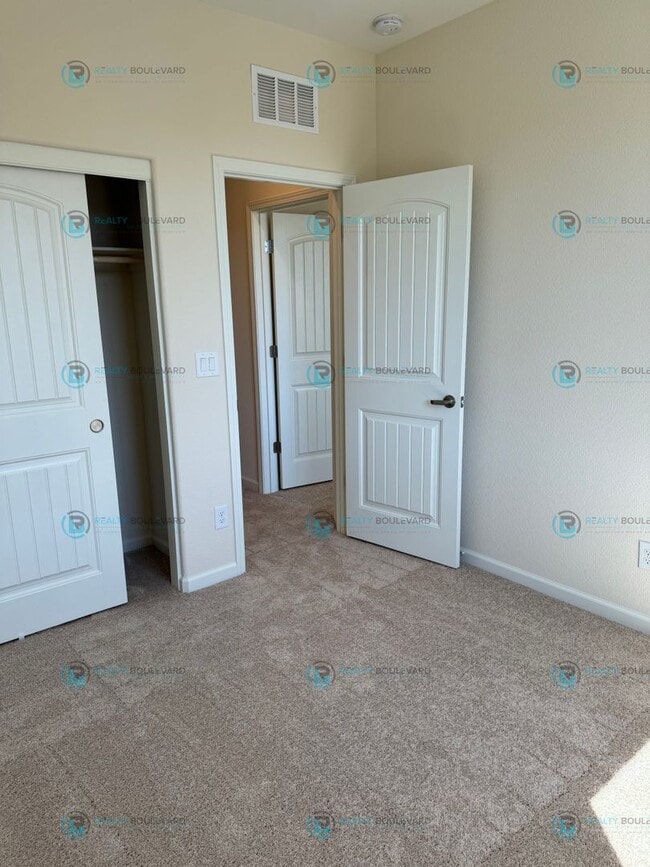 Building Photo - Luxury and Convenience Fully Equipped 3-Bedroom 2.5 Bathroom 2 Car Garage Townhome in Carson City