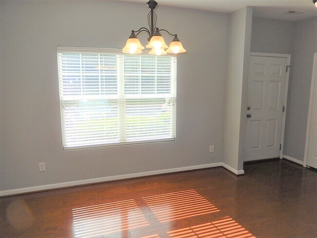 Building Photo - 210 Tallula Ln