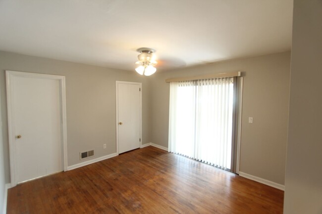 Building Photo - 3 Bedroom, 1 Bath!  New on the Market and ...