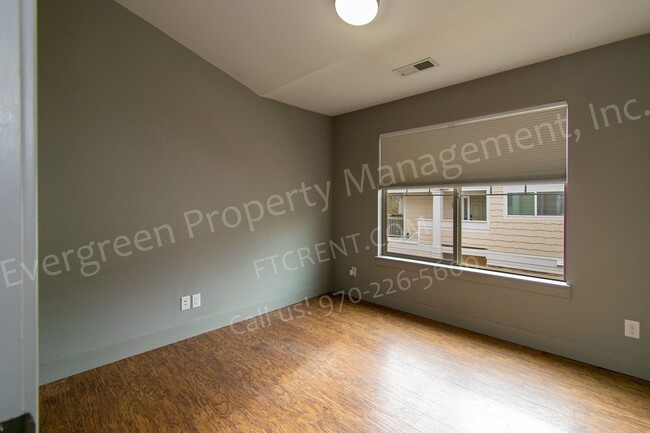Building Photo - 2 bedroom, 2 bathroom condo in prime locat...