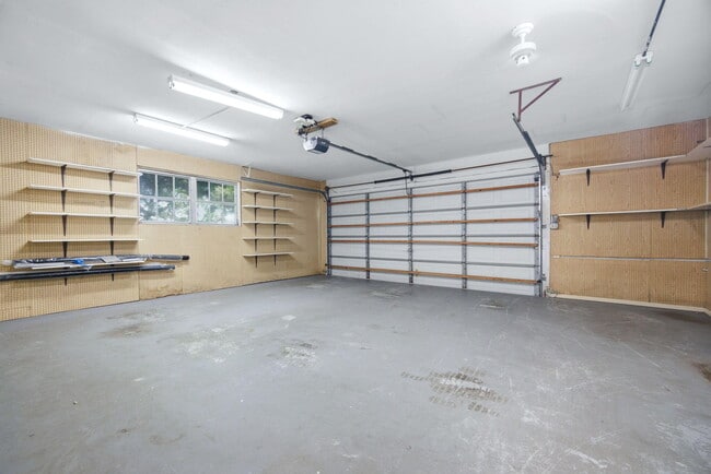 Building Photo - 321 E Chaminade Dr