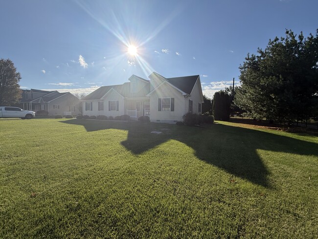 Building Photo - 1622 Forrest Ave