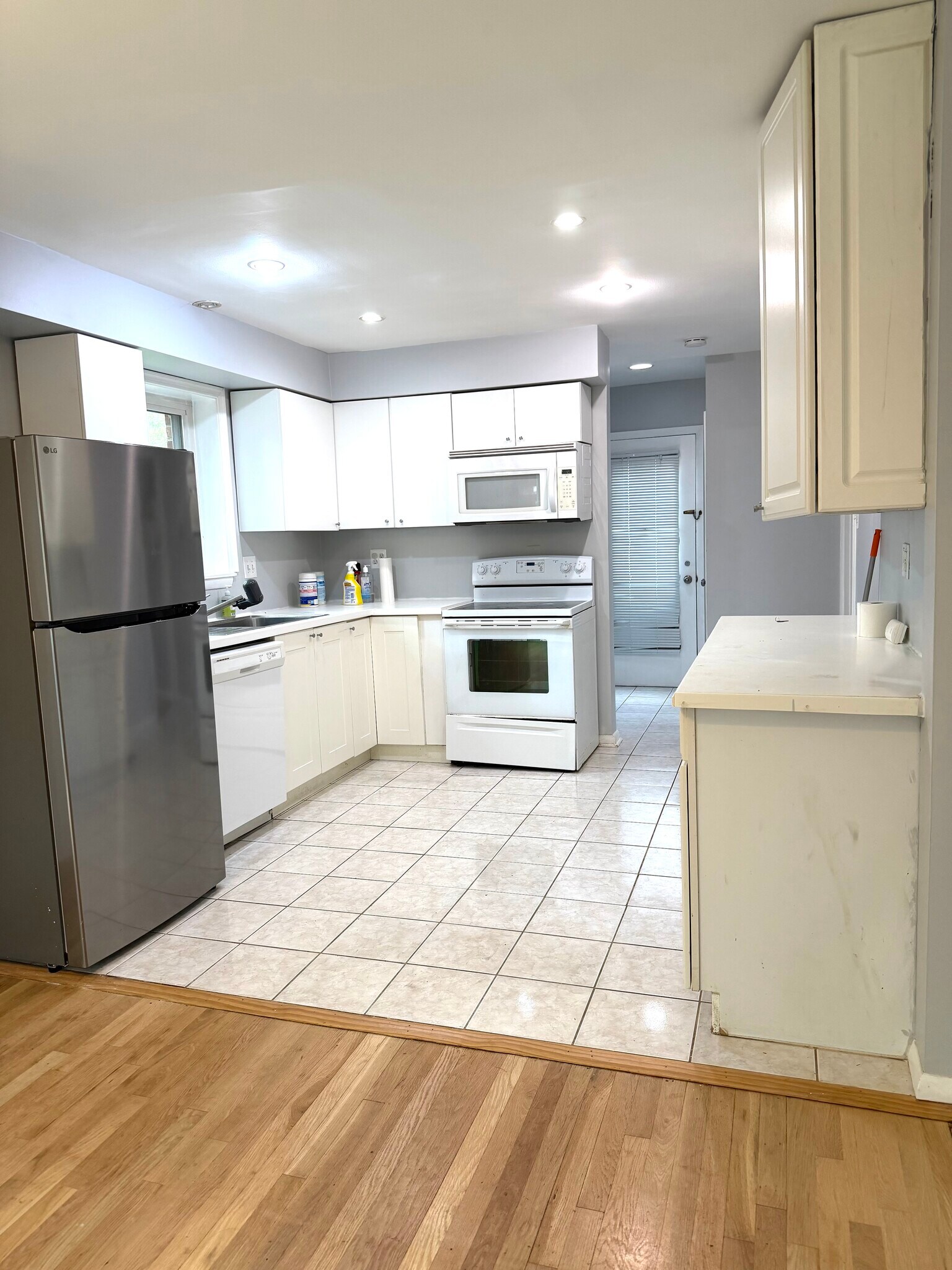 Building Photo - 5809 Greenlawn Dr
