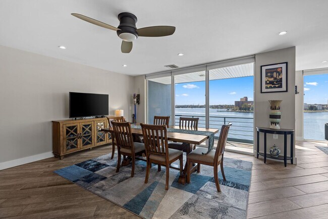 Building Photo - DOWNTOWN AREA