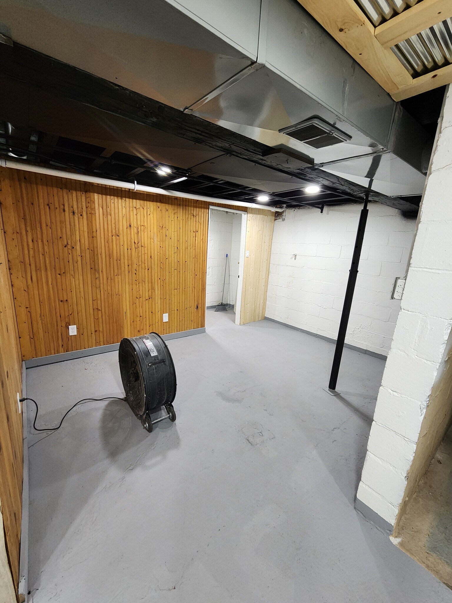 Building Photo - 1696 Hendrick Rd