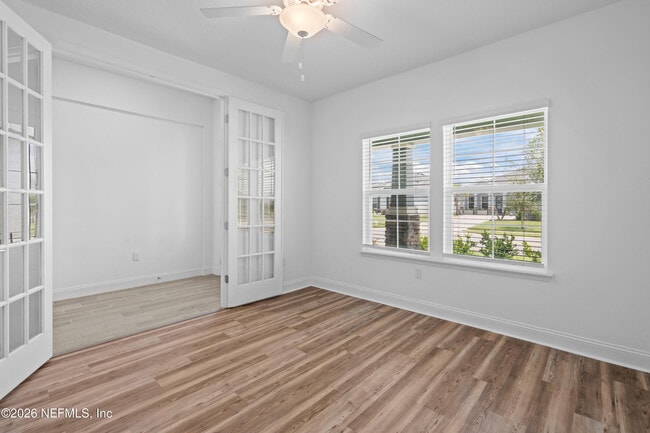 Building Photo - 260 Oaklawn Ct