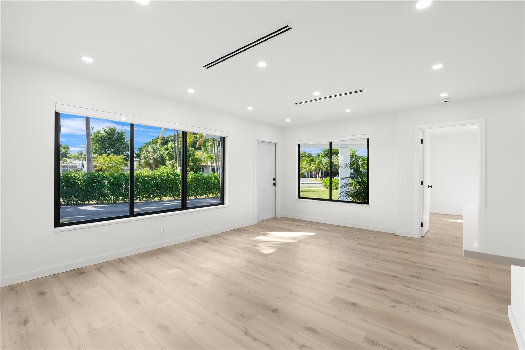 Building Photo - 455 SW 14th Ct