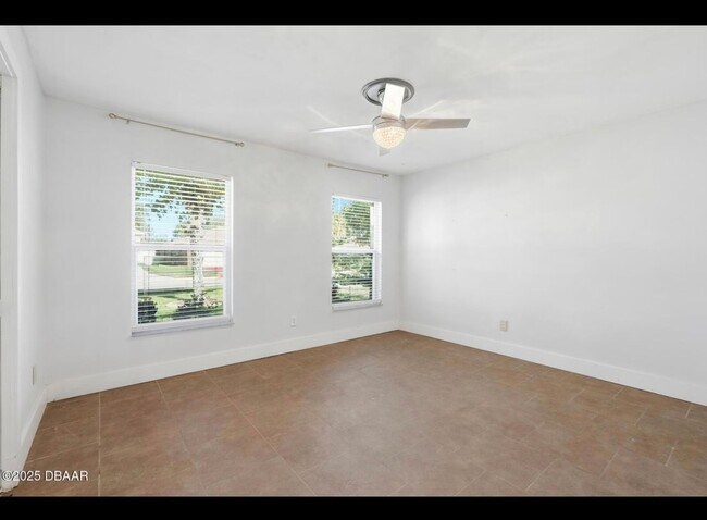 Building Photo - 3 Bedroom with Florida Room and Shed Available Now - Daytona Beach