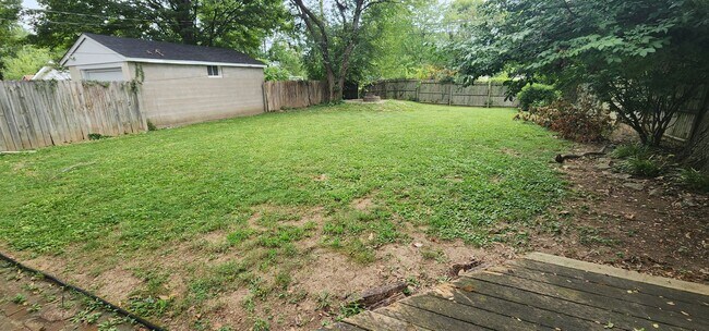 Building Photo - Check This One OUT!! To View is to Rent! 3 Bedroom, 1 Bath. Hardwood Floors, Tile and Newer Carpe...