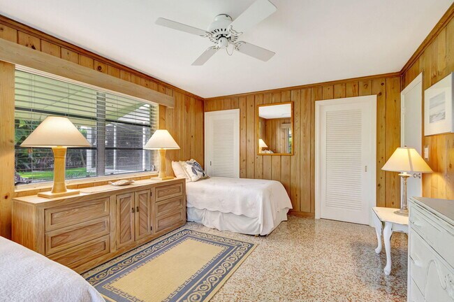 Building Photo - 124 Sandal Ln