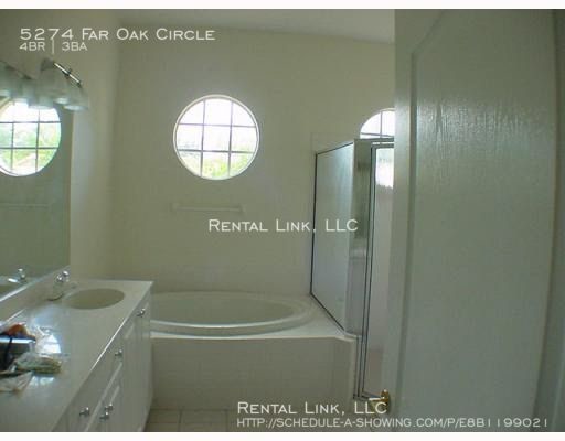 Building Photo - 5274 Far Oak Cir