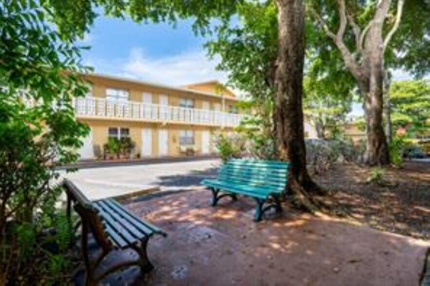 Building Photo - 2607 NE 8th Ave