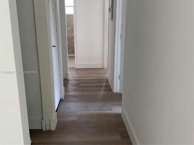 Building Photo - 15749 Woodgate Ct