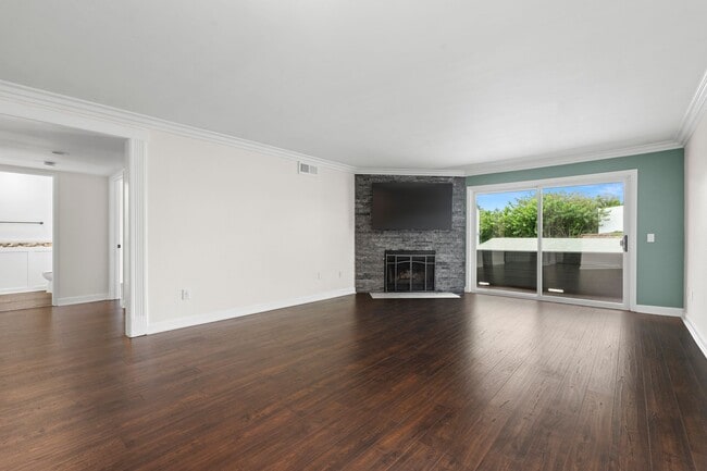 Building Photo - MOVE IN SPECIAL- $500 off First Months Ren...
