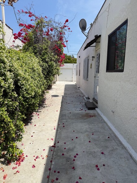 Building Photo - 446 N Alta Vista Blvd