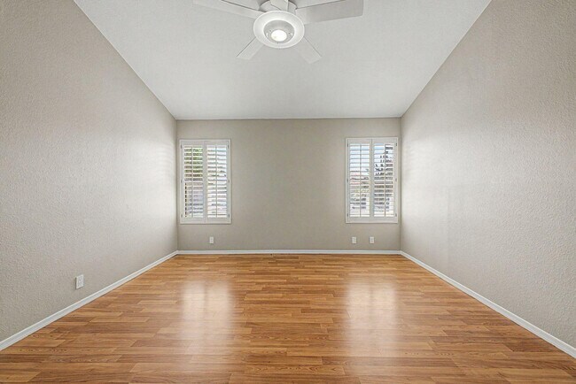 Building Photo - 5719 E St John Rd