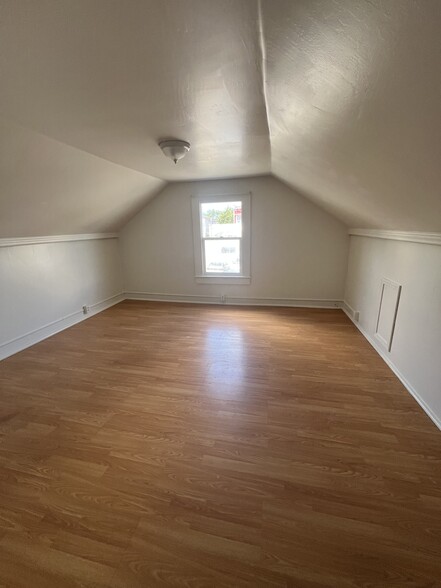 Loft open office/playroom - 557 Washington St