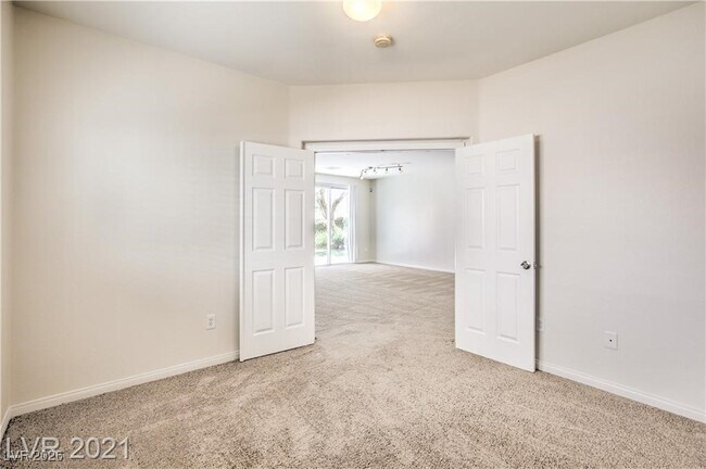 Building Photo - 2121 Silvereye Dr