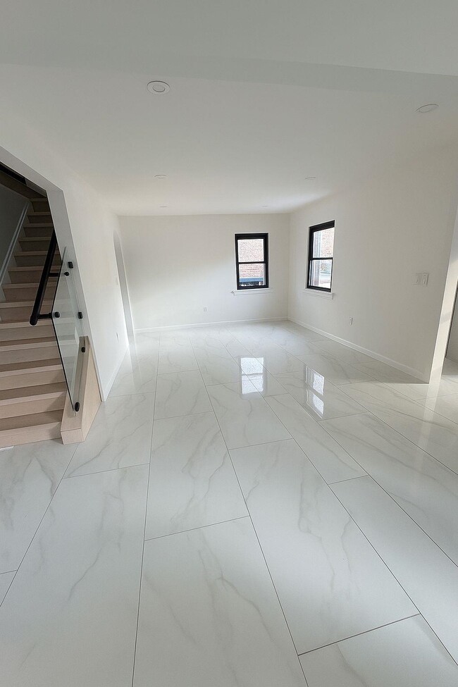 Building Photo - 996 Palisade Ave