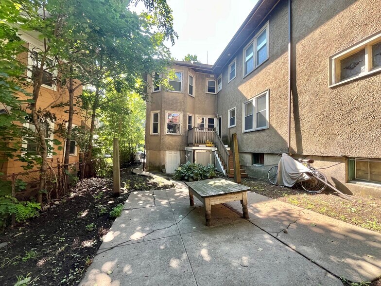 Building Photo - 17 Park View St
