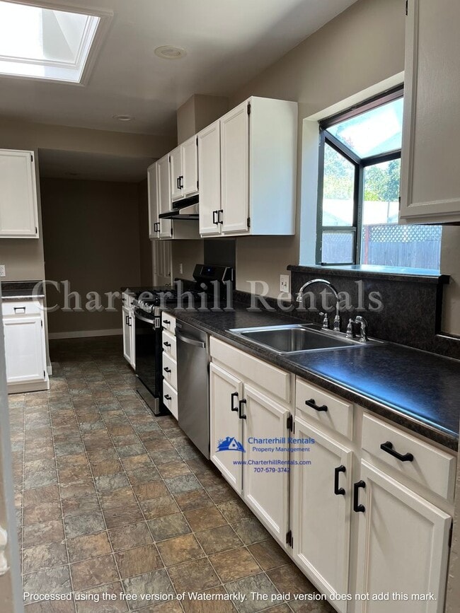 Building Photo - Move in special! Charming, updated home in...